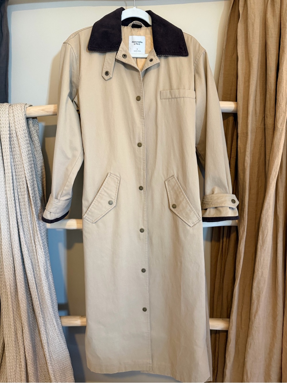 Abercrombie & Fitch Women’s Waxed Mac Coat